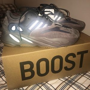 YEEZY BOOST 700
